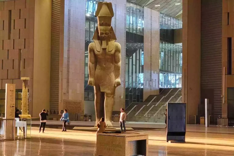 Cairo sightseeing tour to Giza Pyramids and Egyptian Museum