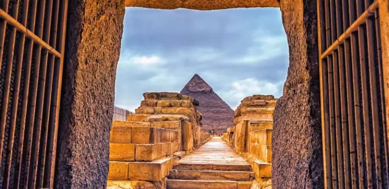 Cairo sightseeing tour to Giza Pyramids and Egyptian Museum