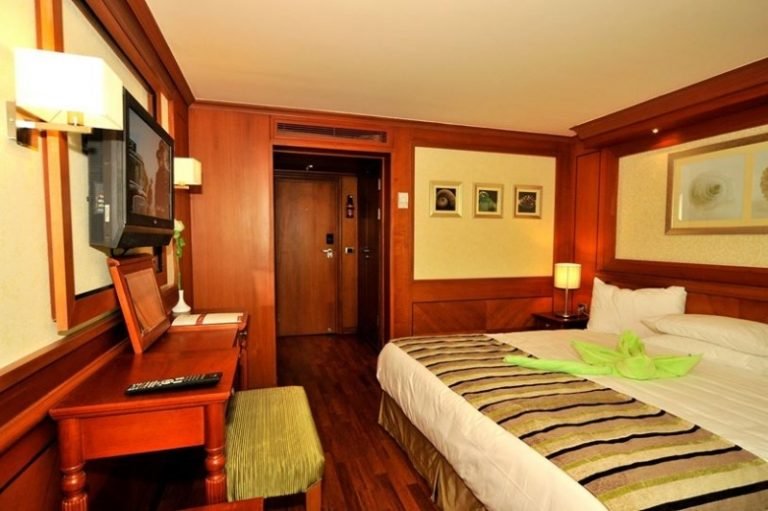 4-Day MS Royal Viking Cruise from Aswan to Luxor